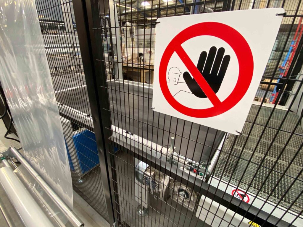 Wide-shrink-wrap-machines-safety